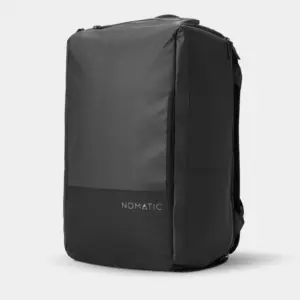 TRBG40-BLK-02_TravelBag40L_Nomatic_AngleFront